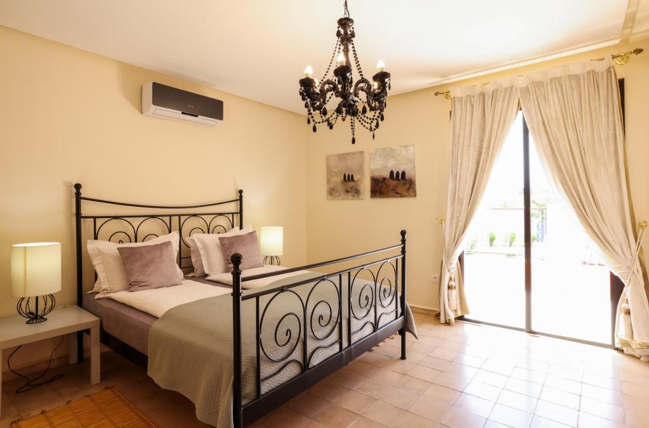 Tiguemine Sarah Hotel Douar Akkara Buitenkant foto