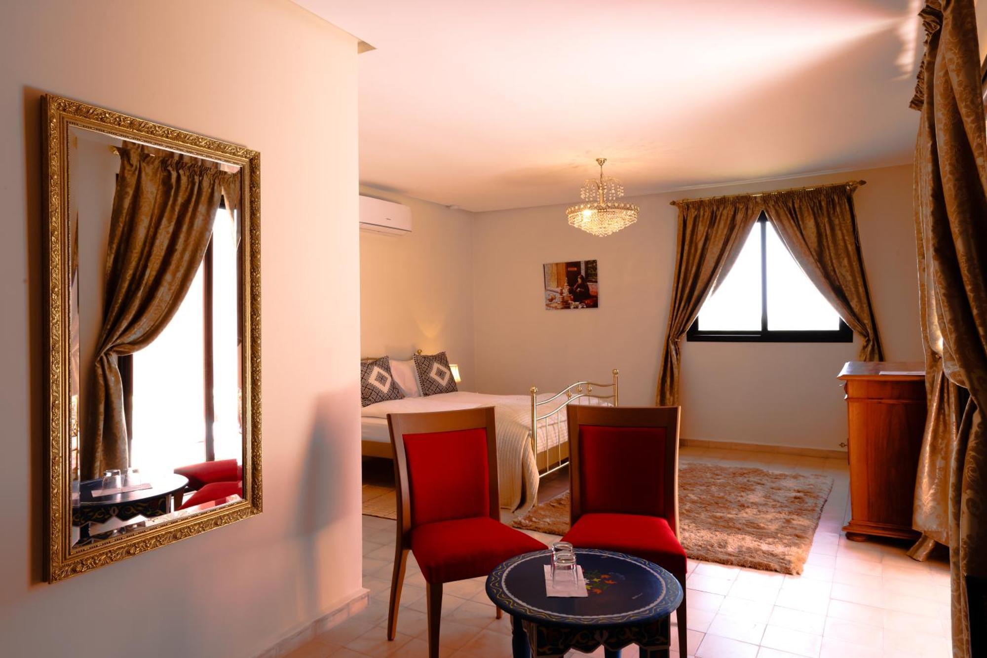 Tiguemine Sarah Hotel Douar Akkara Buitenkant foto