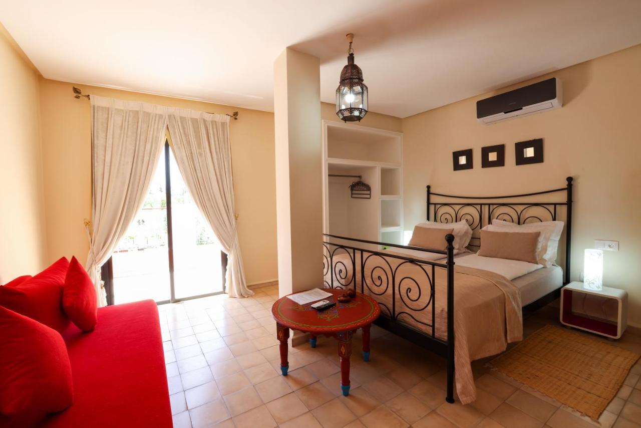 Tiguemine Sarah Hotel Douar Akkara Buitenkant foto