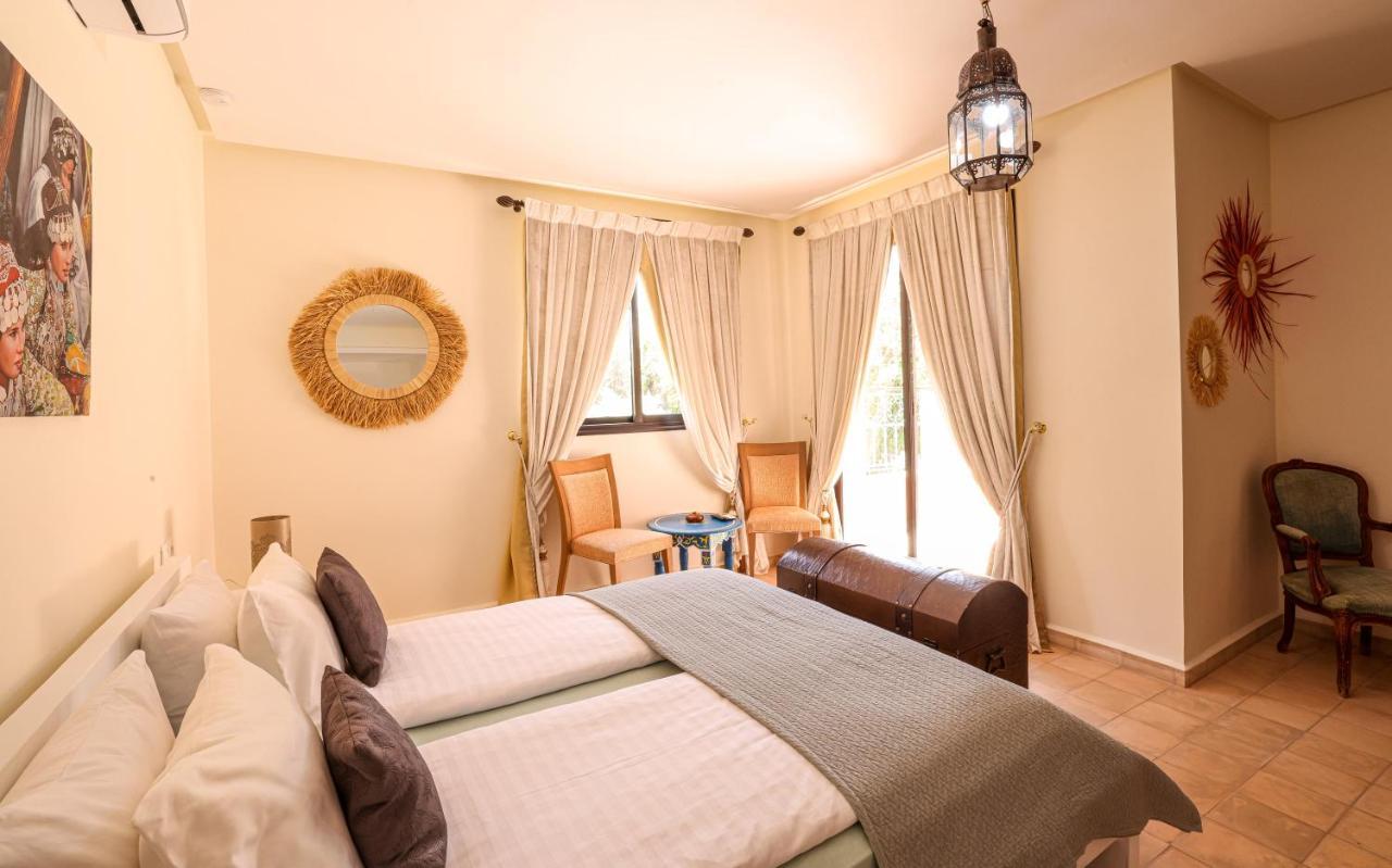 Tiguemine Sarah Hotel Douar Akkara Buitenkant foto