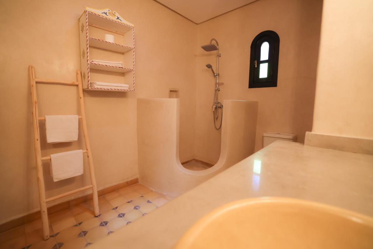 Tiguemine Sarah Hotel Douar Akkara Buitenkant foto
