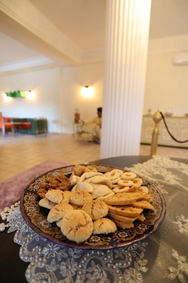 Tiguemine Sarah Hotel Douar Akkara Buitenkant foto